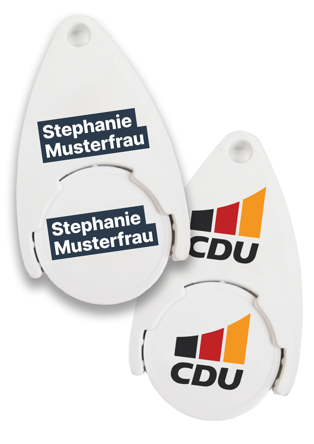 Einkaufswagen-Chip mit Halter in Weiß. Textaufdruck auf Halter und Chip: Stephanie Musterfrau in Weiß auf dunkelblauem Balken. Auf der anderen Seit ist das 3-farbige CDU-Logo auf Halter und Chip.