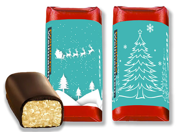Marzipan-Praline mit zwei verschiedenen Banderolen: Weihnachtsschlitten und Wintertannenbaum.