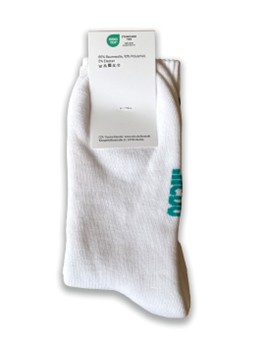 Zusammengelegtes Sockenpaar mit Banderole-Rückansicht.