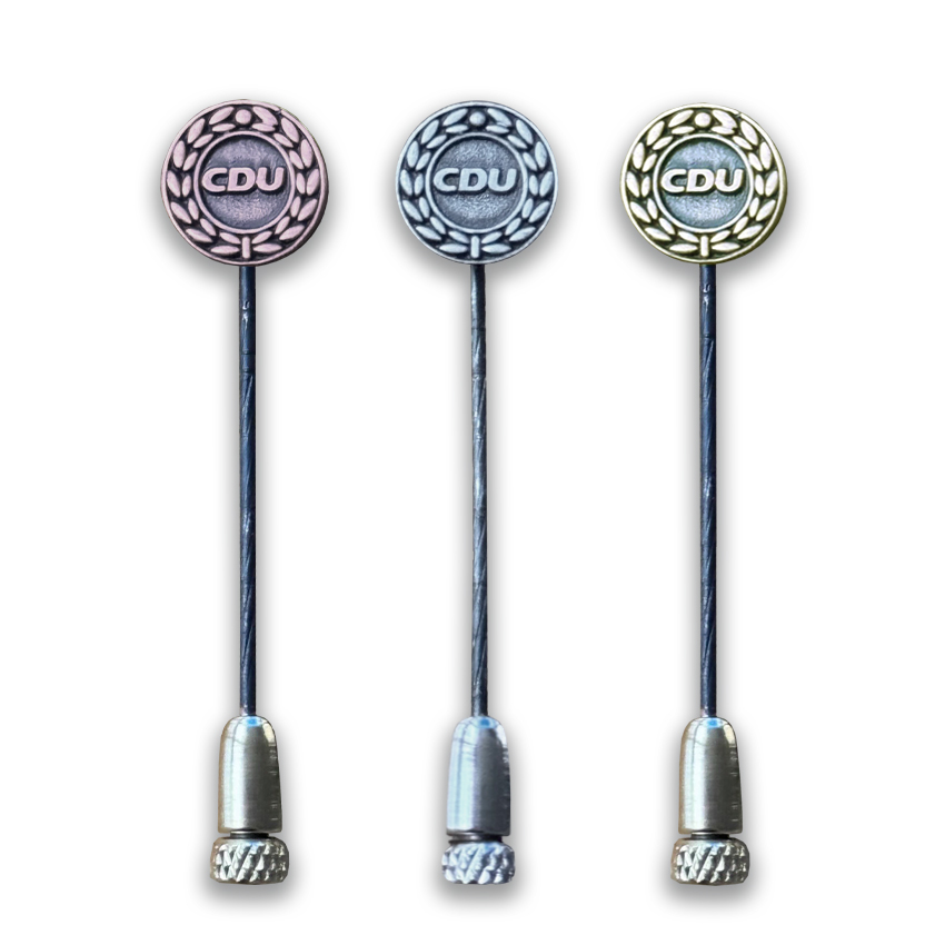 Ehrennadel BRONZE - SILBER - GOLD Drei CDU-Ehrennadeln aus Metall. Unterschiedliche Legierung je Nadel. In Bronze, in Silber und in Gold. Nadeln sind mit einer Sicherheitsverschlusskappe versehen.